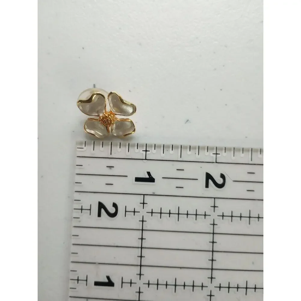 Goldtone White Enamel Flower Pierce Earrings